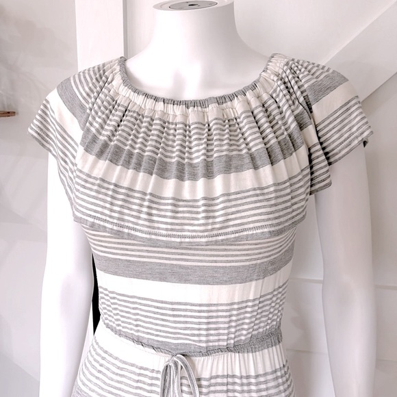 FINAL PRICE!!! NWOT Lily & Lola On Or Off Shoulder Striped Ruffle Maxi Dress - Picture 5 of 9